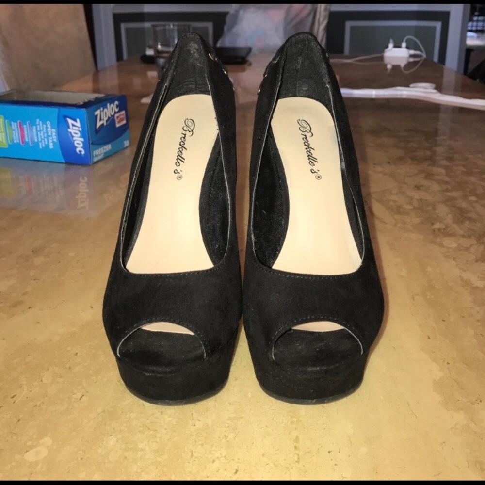 Black wedges